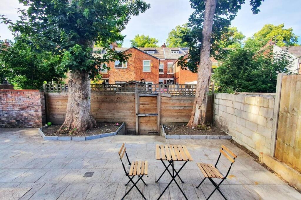 Beautiful And Spacious Apartment: 3 Beds & 2 Bath Rooms - Newly Renovated ,Open-Plan Kitchen/Living Room マンチェスター エクステリア 写真